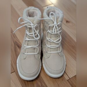 Cozy Cream Sorel Boots Size 5